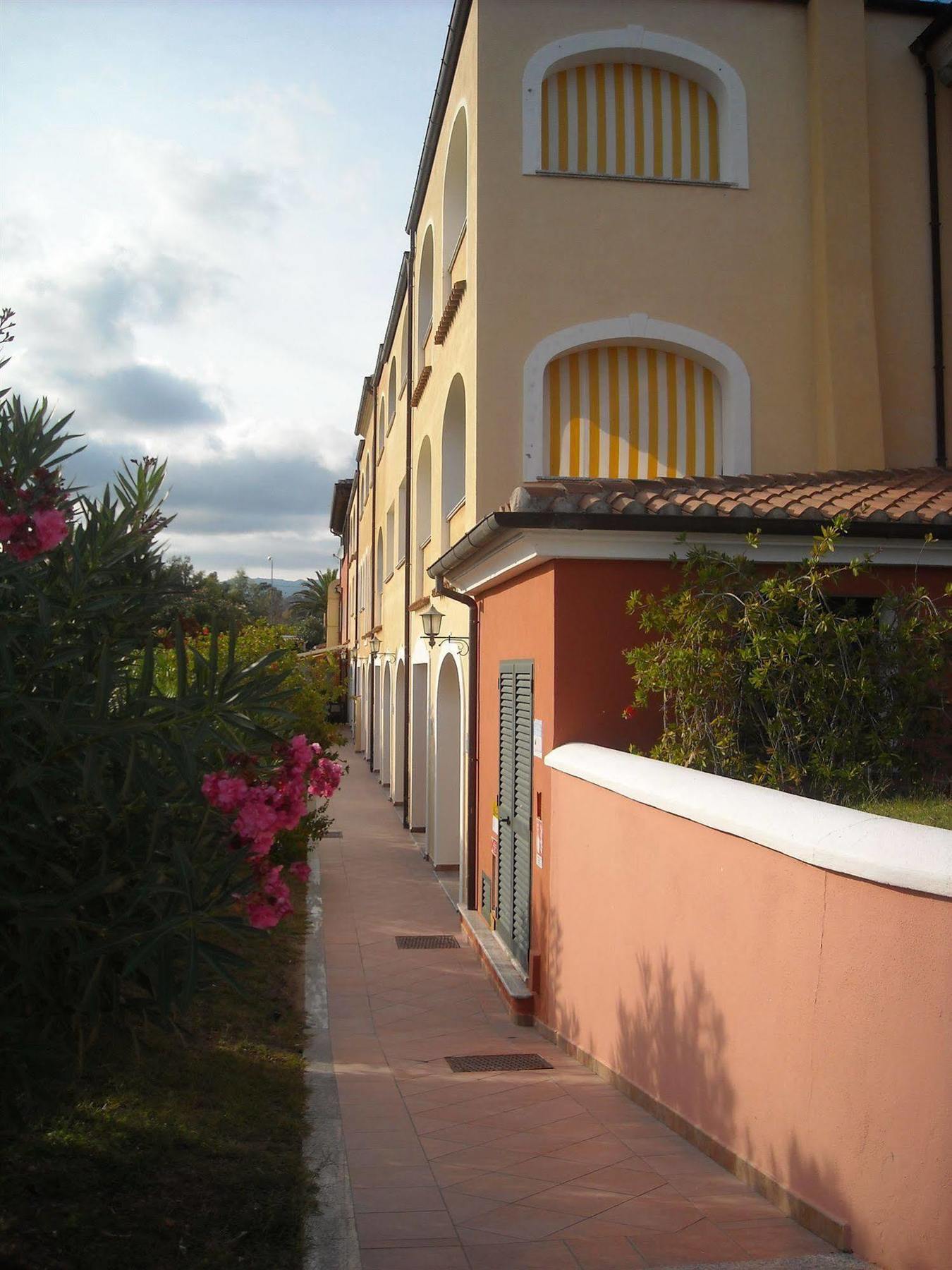 Residence Cala Liberotto Esterno foto